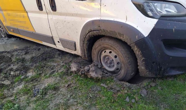 Navigasyon yanlış yönlendirdi, çamura saplandı