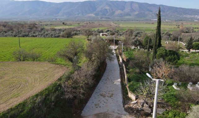 Nazilli Belediyesi Esenköy&#039;de yolları yeniliyor