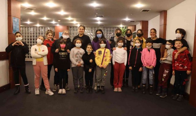 Nazilli Belediyesi Tiyatro Topluluğu sahneye merhaba dedi