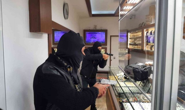 Nefes kesen kuyumcu soygunu tatbikatı