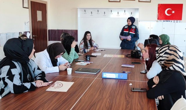 Nevşehir'de kadınlara KADES uygulaması anlatıldı