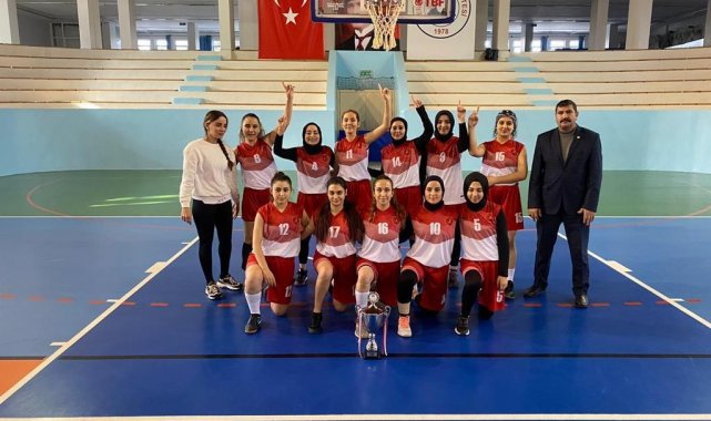 NEVÜ Kadın Basketbol Takımı Şampiyon Oldu