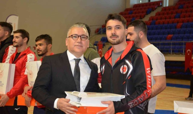 Niğde'de başarılı sporcular ödüllendirildi