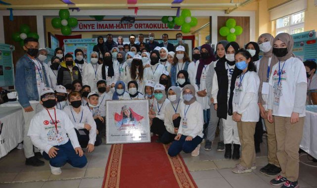 Öğrenciler bilim fuarında buluşlarını sergiledi