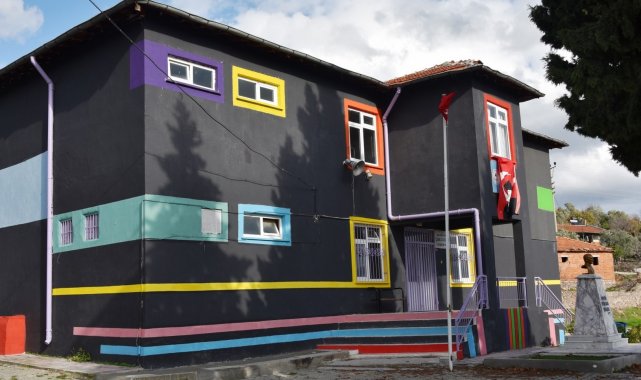 Öğrenciler Çamlıca İlkokulu&#039;nun yeni halini çok sevdi