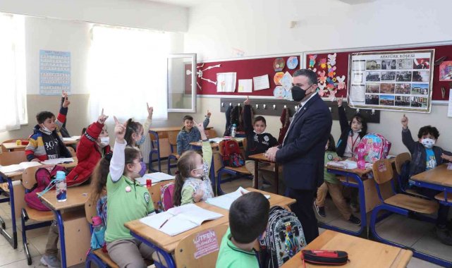 Öğrenciler cevaplamak için birbirleriyle yarıştı