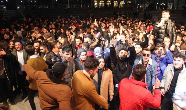 Öğrenciler finaller öncesi stres attı