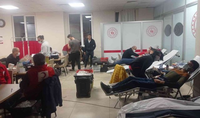 Öğrenciler kan bağışında bulundu