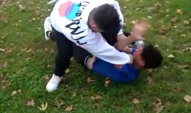 Öğrenciler yumruk yumruğa birbirine girdi