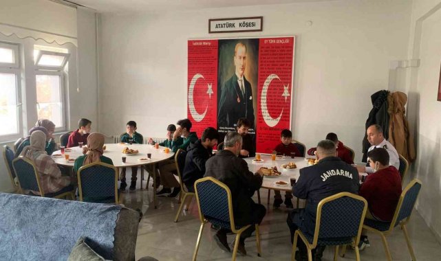 Öğrencilerden jandarmaya &quot;teşekkür&quot; ziyareti