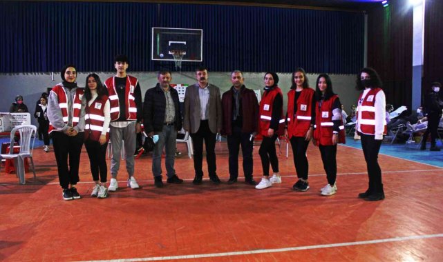 Öğrencilerden kan bağışına destek