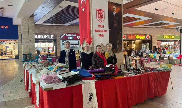 Öğrencilere burs için Highway AVM'de hayır panayırı açıldı