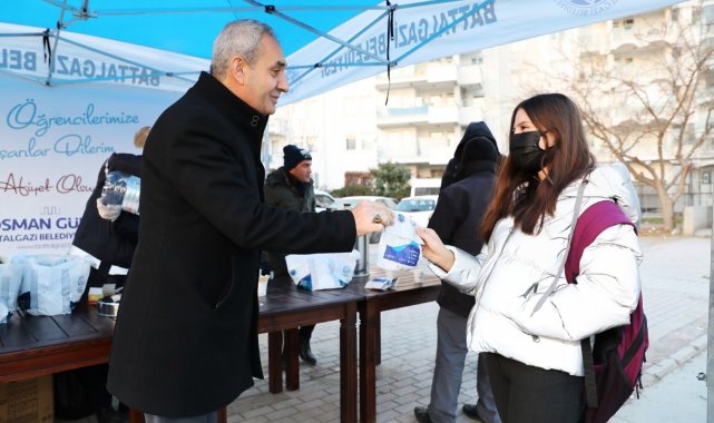 Öğrencilere sınav öncesi kahvaltı ikramı