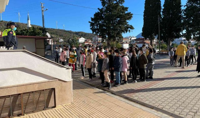 Öğrencilere trafik kuralları anlatıldı