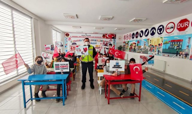 Öğrencilere trafik kuralları öğretildi