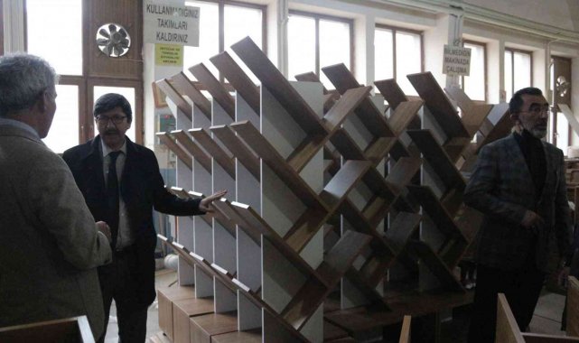 Öğrencilerin hazırladığı masa ve sıralar ihtiyacı olan okullara gönderiliyor