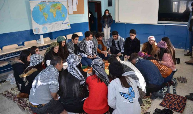 Okulda sıra geceleri yaparak sınava hazırlanıyorlar