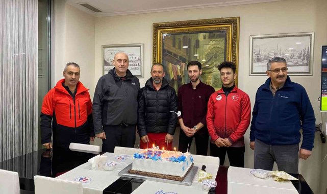 Olimpiyat fatihlerine pastalı kutlama