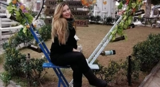 Ölümüne Neden Olan Şişeyle Poz Vermiş!