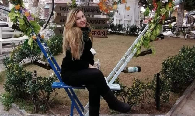 Ölümüne Neden Olan Şişeyle Poz Vermiş!