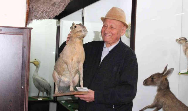 Ömrünü adadığı tahnit sanatı ile ölü hayvanları yaşatıyor