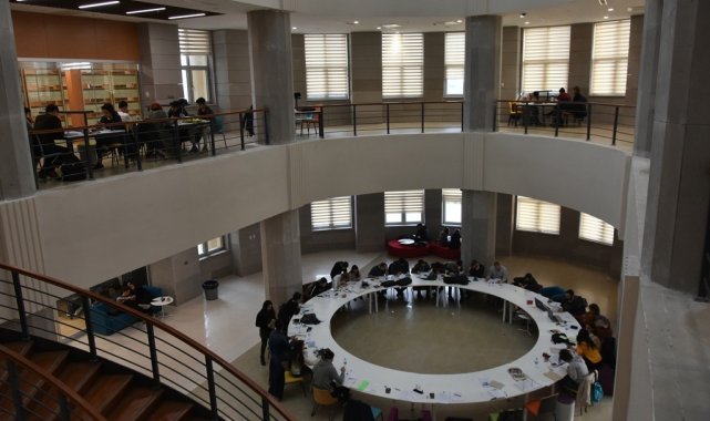 OMÜ Kütüphanesi'ne iki sertifikayla kalite tescili