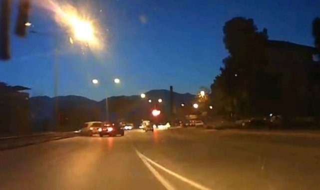 Ön camı buğulanan araç zincirleme kazaya neden oldu