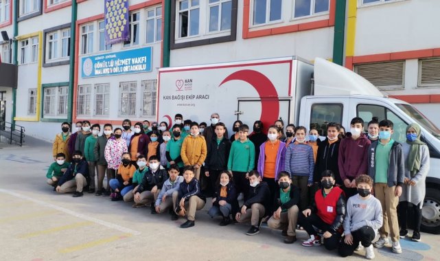 Ortaokul öğrencileri kan bağışına dikkat çekti