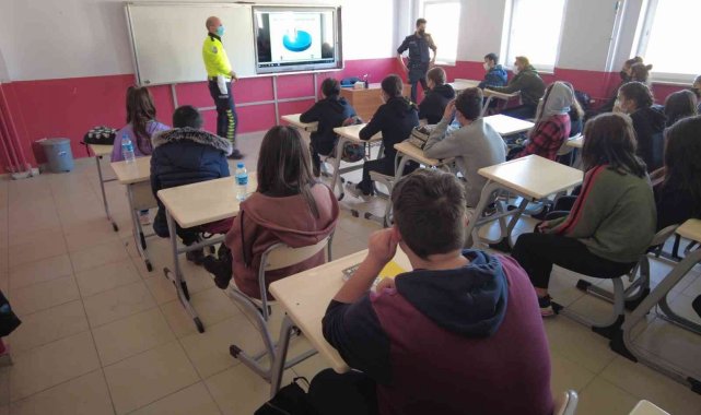 Ortaokul ve lise öğrencilerine trafik güvenliği eğitimi verildi