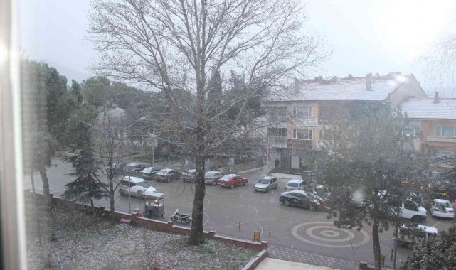 Osmaneli&#039;ne yılın ilk karı düştü