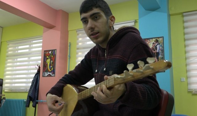 Otizmli Muhammed, yeteneğiyle herkesi şaşırtıyor