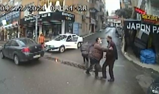 Otobüs sürücüsüne tepki gösterince beklemediği bir yanıt aldı