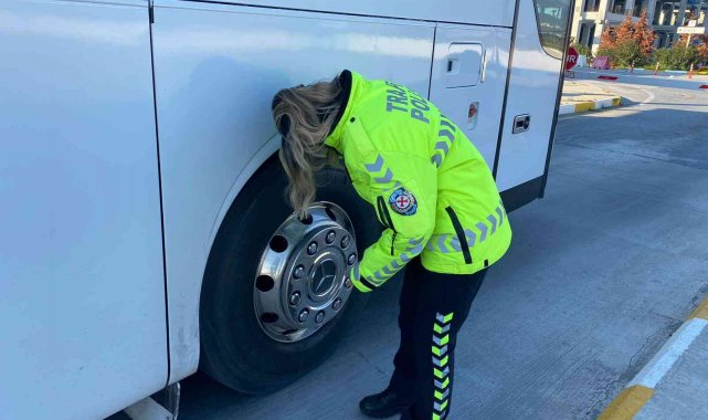 Otobüsler tek tek kontrol edildi, kış lastiği denetimi yapıldı
