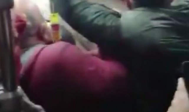 Otobüste oturan çocukları kaldırmak istedi, yumruklarla darp edildi