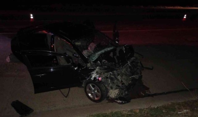 Otomobil ile iş makinası çarpıştı: 1 ölü