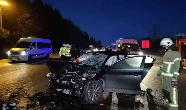 Otomobil ile kamyon çarpıştı: 1'i ağır 7 kişi yaralandı