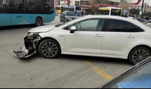 Otomobil ile motosiklet çarpıştı: 1 yaralı