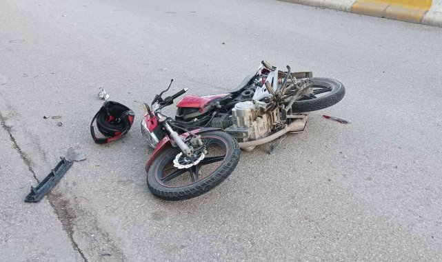 Otomobil ile motosiklet çarpıştı: 2 yaralı