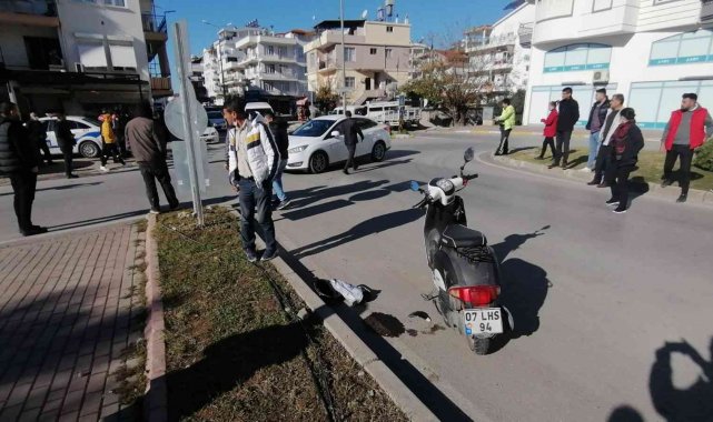 Otomobil motosikletle çarpıştı, motosiklet yolcusu yaralandı
