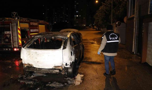 Otomobilinin üzerinde haciz olduğu için ateşe verip yaktı