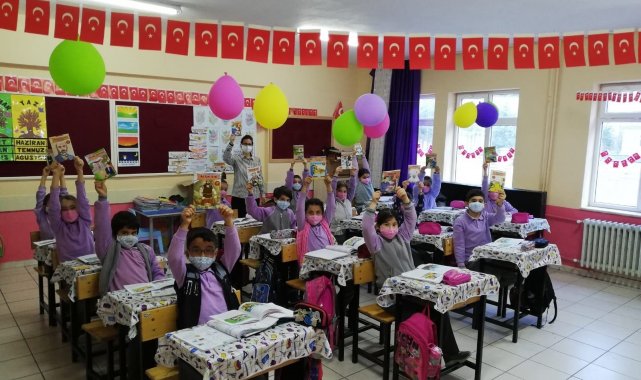 Oyuncak ve kitap bağışladı, ceza almaktan kurtuldu