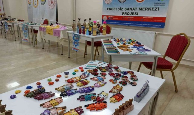 Özel gereksinimli öğrencilerden &#039;Engelsiz El Sanatları Sergisi&#039;