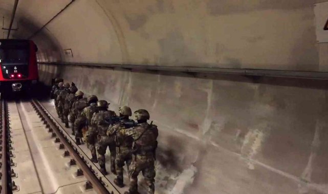 Özel harekat polislerinden uçak, gemi ve metroda nefes kesen tatbikat