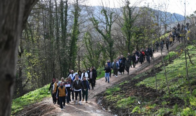 Özlü, Damlar Vadisi'nde mesai arkadaşlarıyla birlikte yürüdü