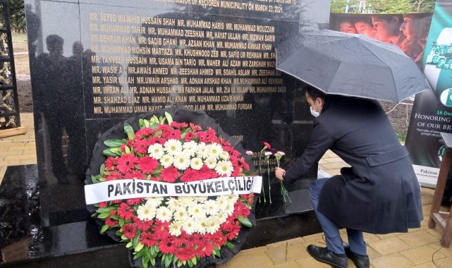 Pakistan'da okula terör saldırısında hayatını kaybedenler Ankara'da anıldı