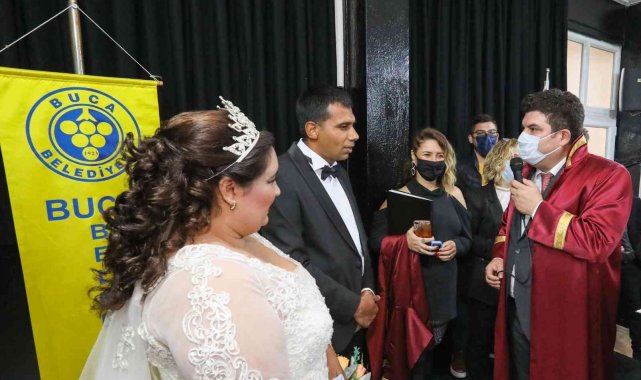 Pandemide İzmir&#039;in nikâh yükünü Buca çekti