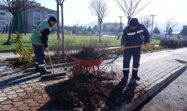 Parklarda çalışmalar sürüyor