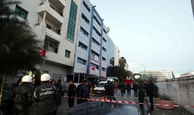 Parti merkezindeki yangın bir partilinin kendini ateşe vermesi nedeniyle çıkmış