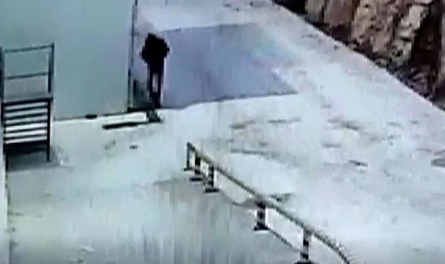 Patlamadan saçılan taş güvenlik görevlisinin kafasına mermi gibi saplandı