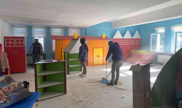 Pazaryeri Halk Kütüphanesi tefrişatı hızla devam ediyor